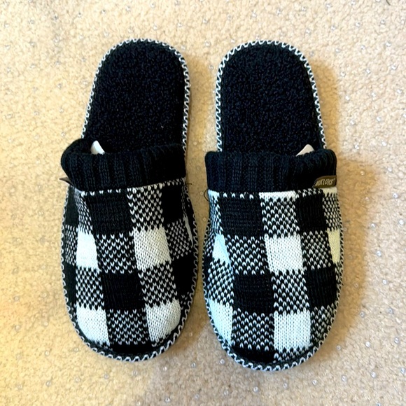 Muk Luks Men’s Slippers - Picture 1 of 4